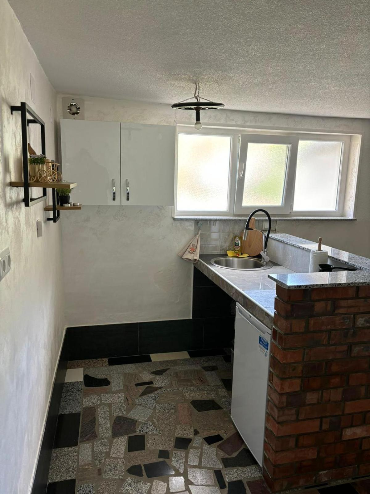 Studio Apartman Azra Kulen Vakuf Exterior foto